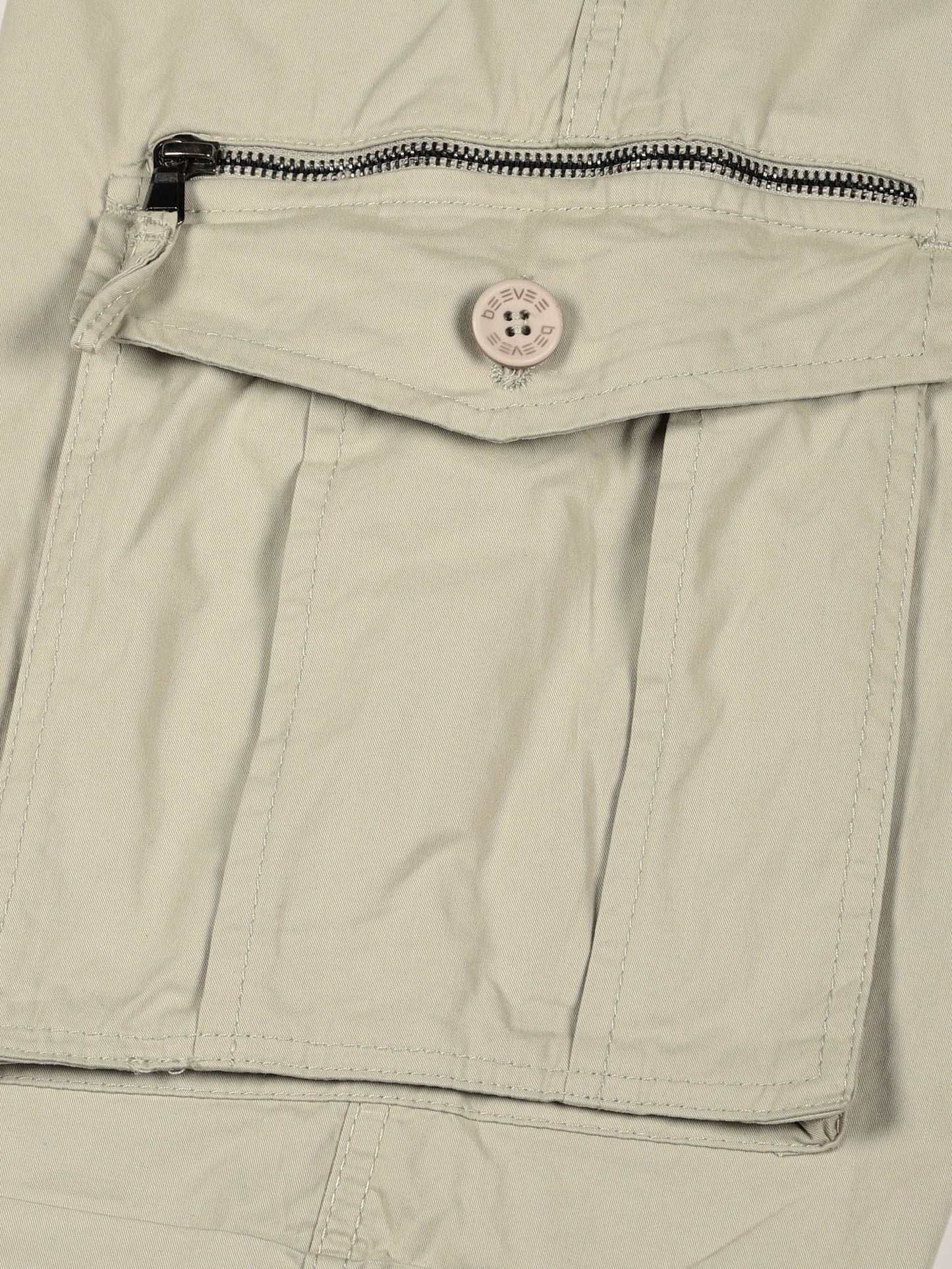 Solid Pista Cargo Shorts With Zip Pockets