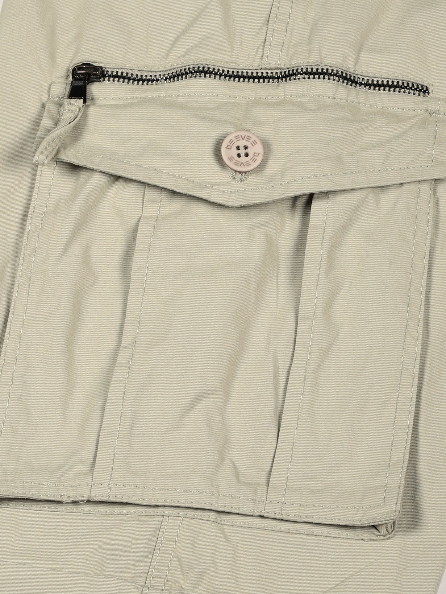 Solid Pista Cargo Shorts With Zip Pockets