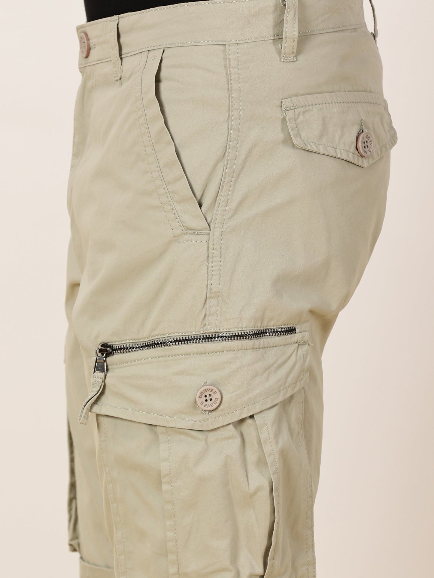 Solid Pista Cargo Shorts With Zip Pockets