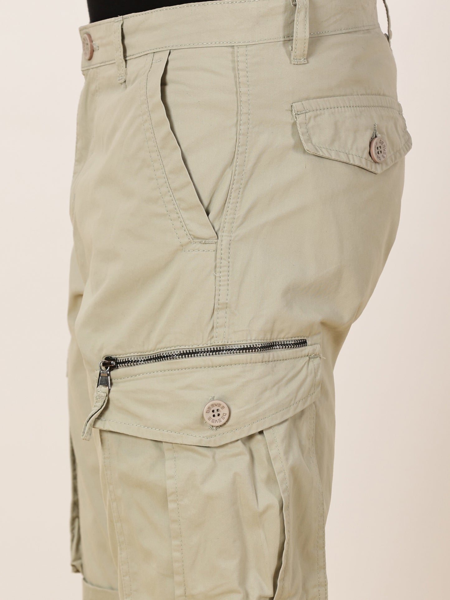 Solid Pista Cargo Shorts With Zip Pockets